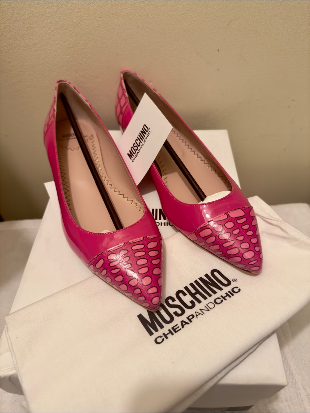 NIB Vintage Moschino Cheap and Chic Pink Pop Art Patent Flats Size 38